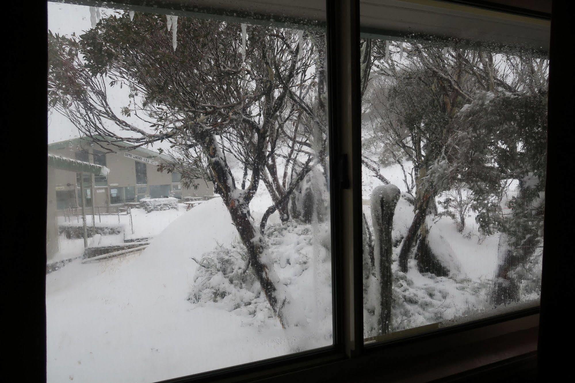 Sundeck Hotel Perisher Valley Buitenkant foto